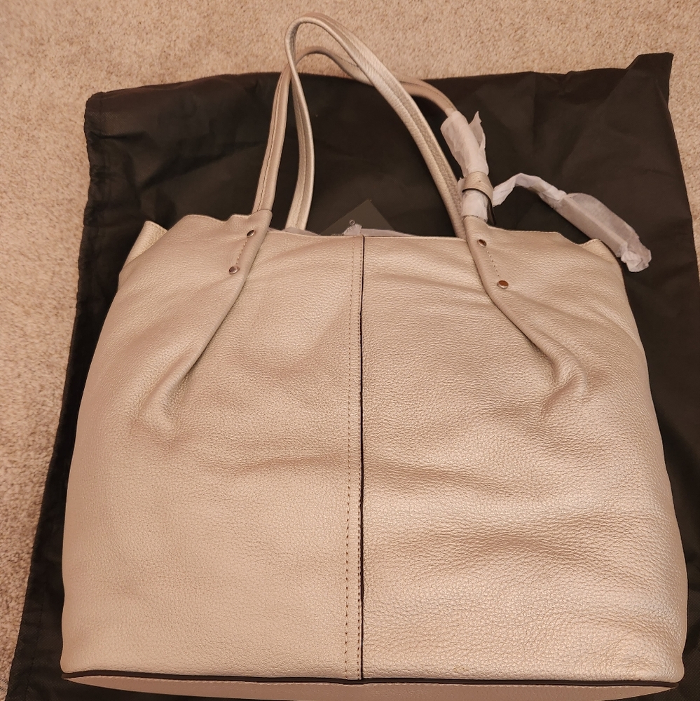 Vince Camuto NWT Juni Tote